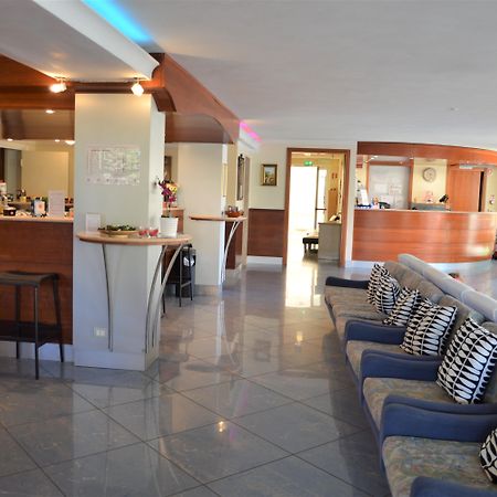 Hotel Orizzonti リミニ エクステリア 写真