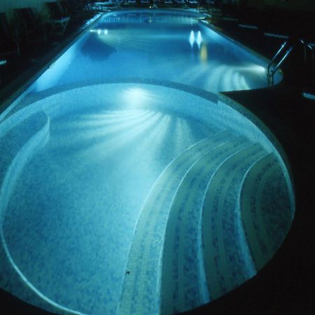 Hotel Orizzonti リミニ エクステリア 写真