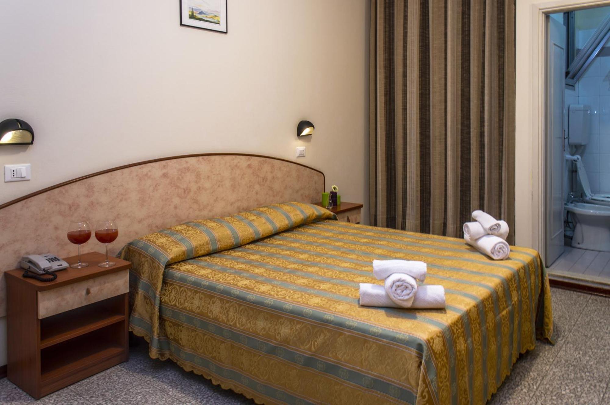 Hotel Orizzonti リミニ エクステリア 写真