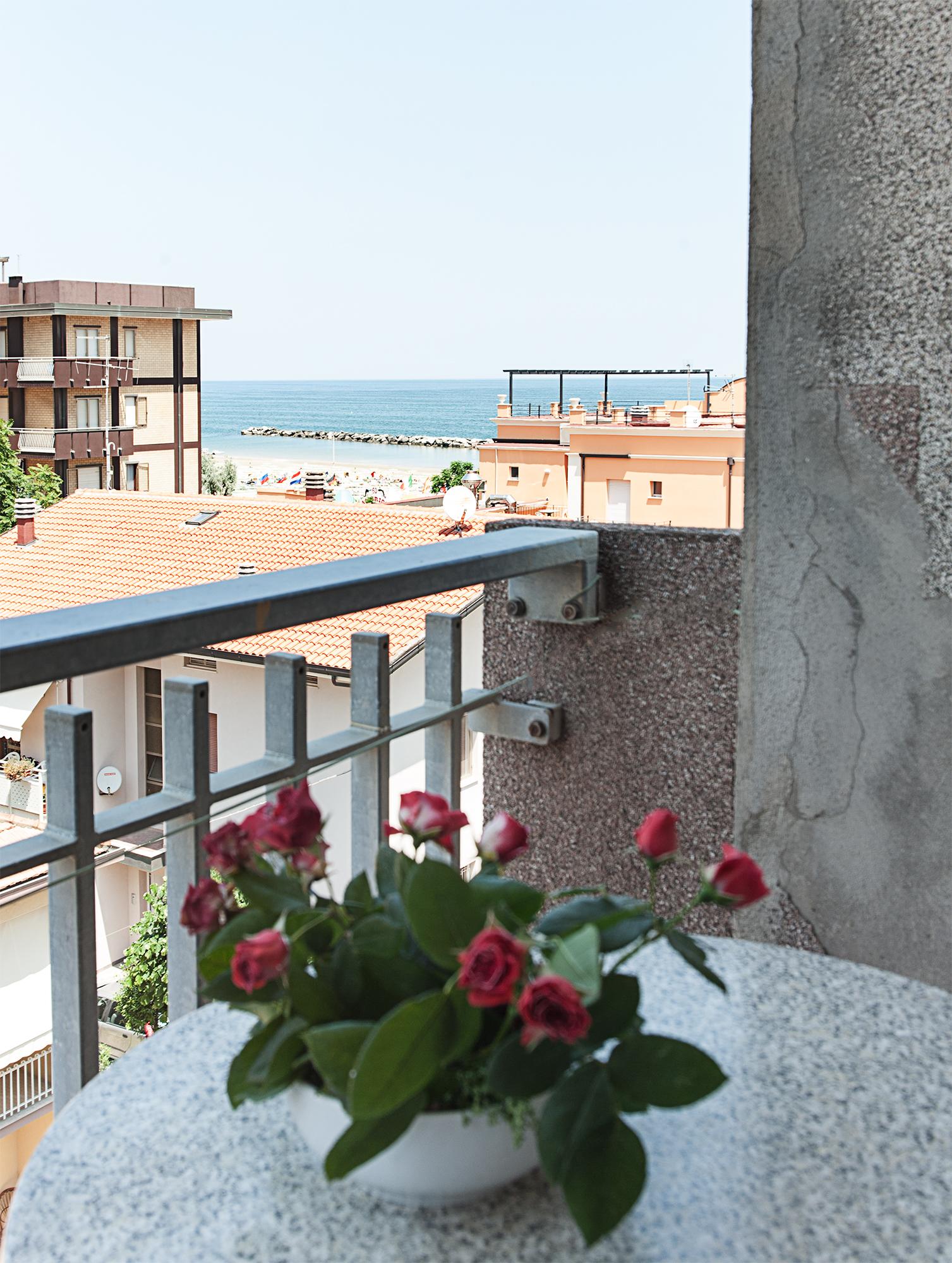 Hotel Orizzonti リミニ エクステリア 写真