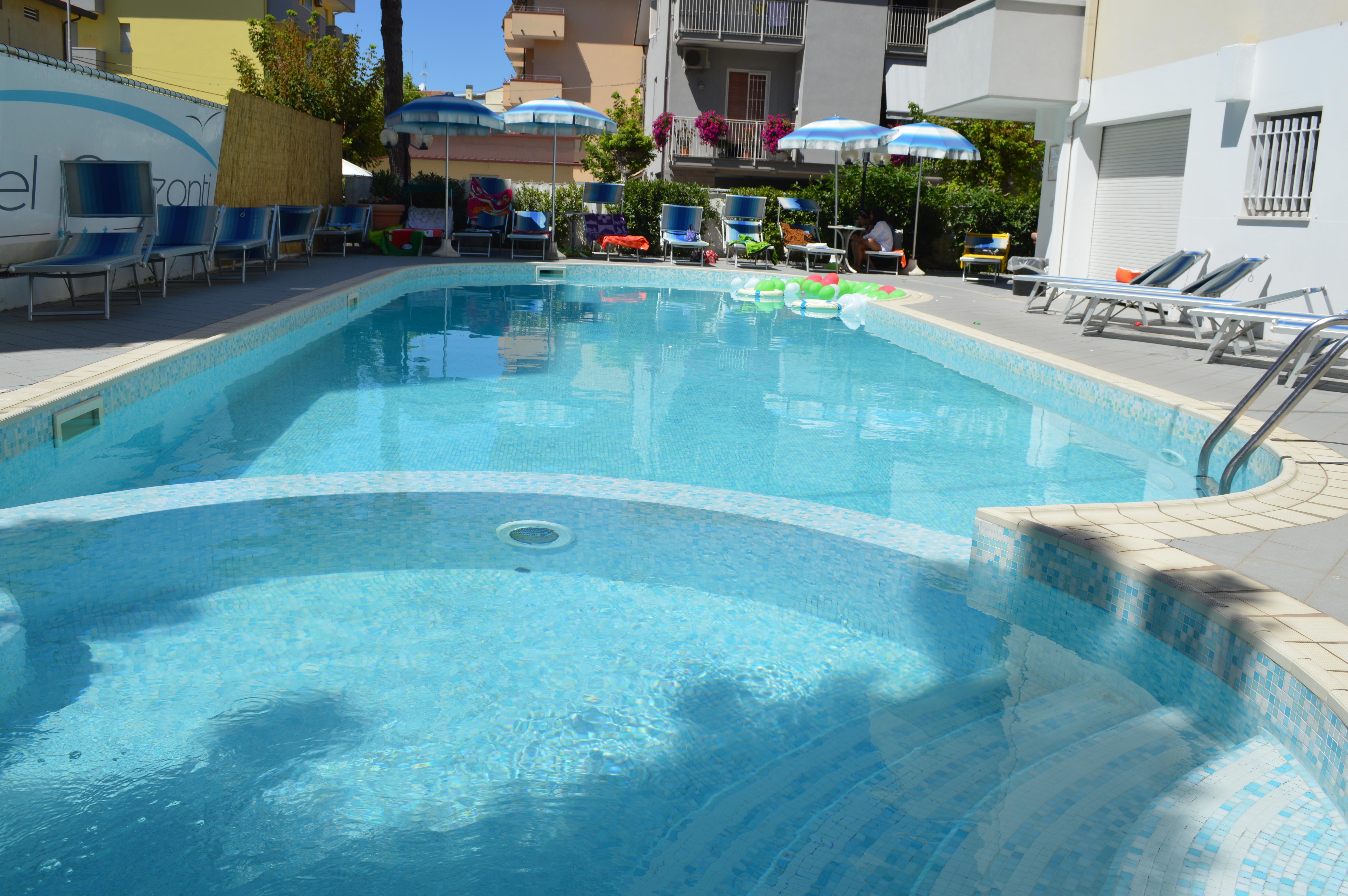 Hotel Orizzonti リミニ エクステリア 写真