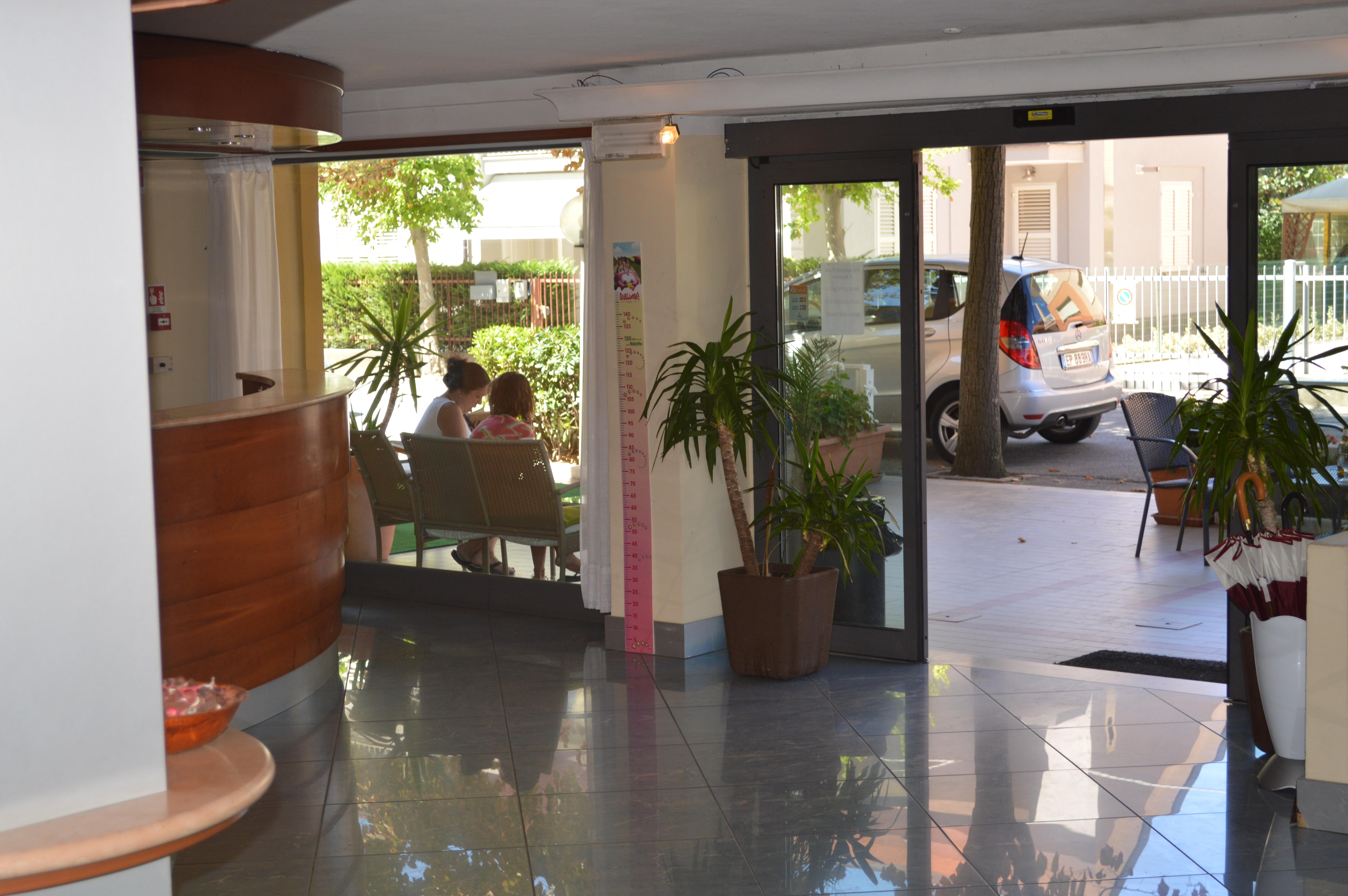 Hotel Orizzonti リミニ エクステリア 写真