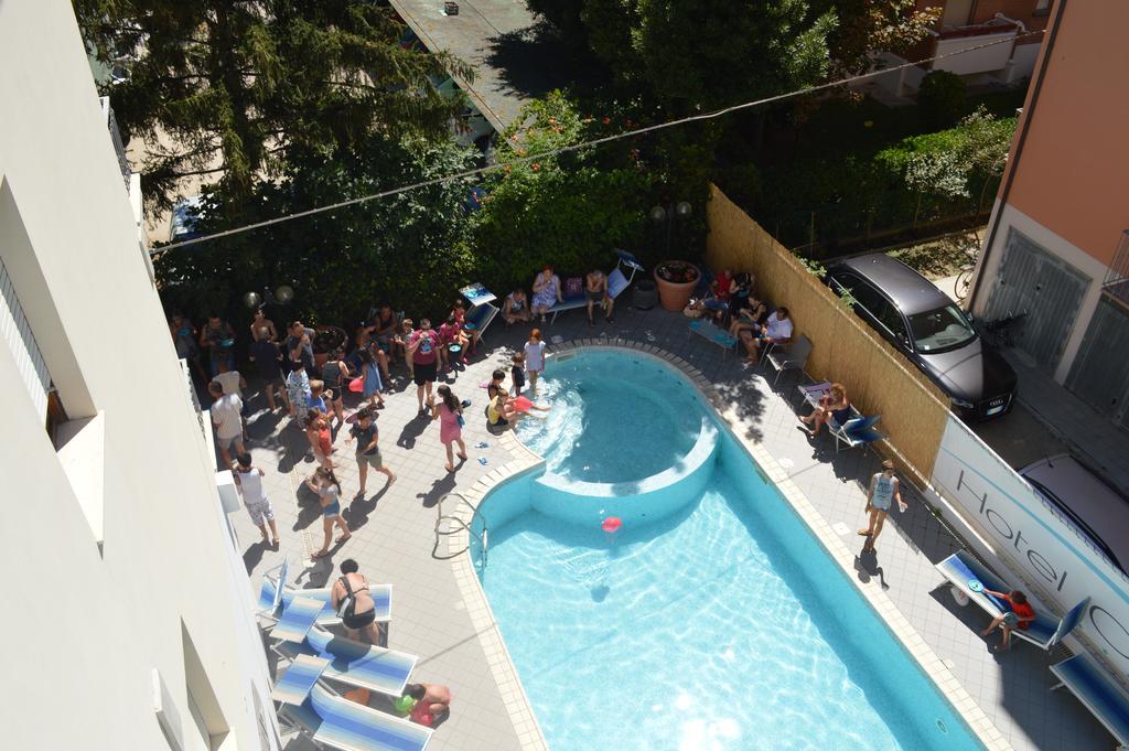 Hotel Orizzonti リミニ エクステリア 写真
