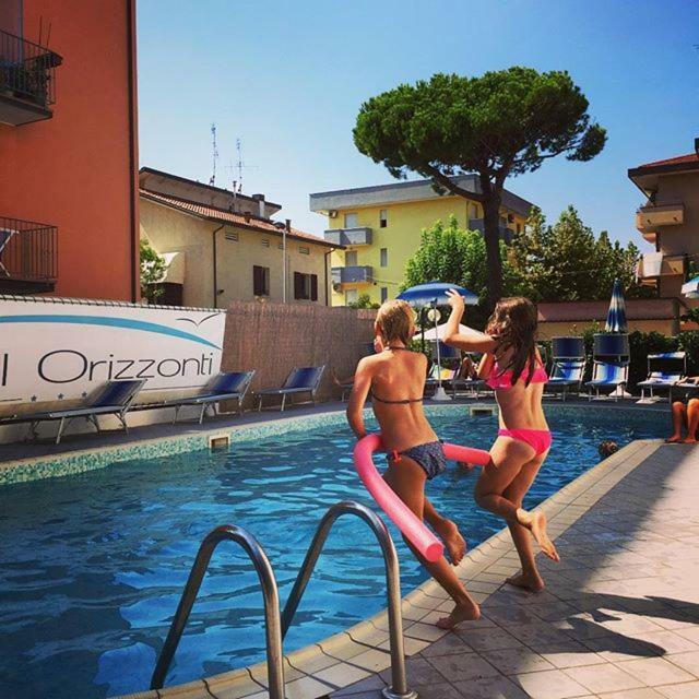 Hotel Orizzonti リミニ エクステリア 写真